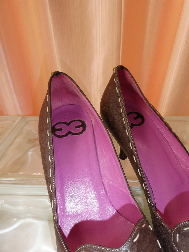 Vintage Escada Pumps with white heart stitching size 40