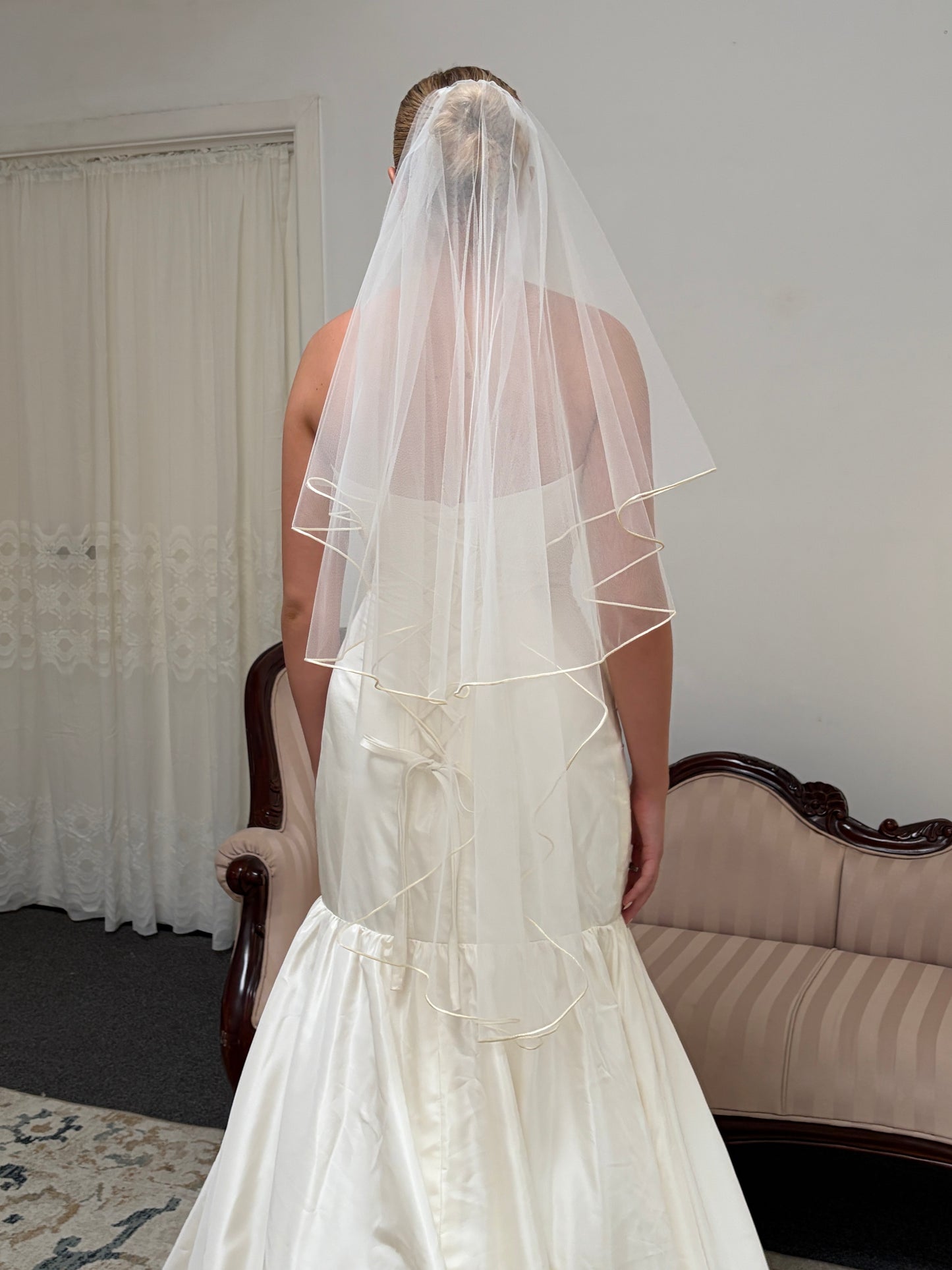 Vintage 90s ivory fingertip veil with thin satin nylon trim