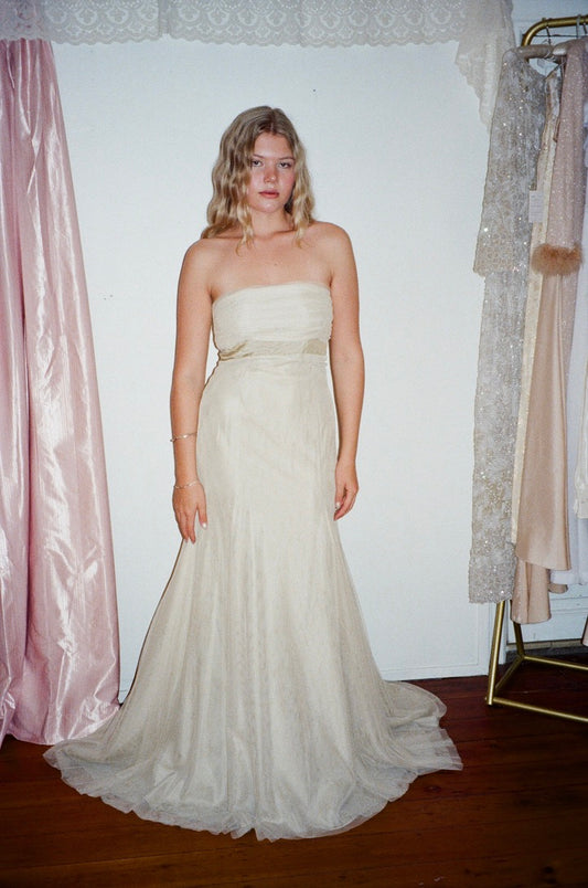 Vintage Y2K Vera Wang strapless mesh gown sand