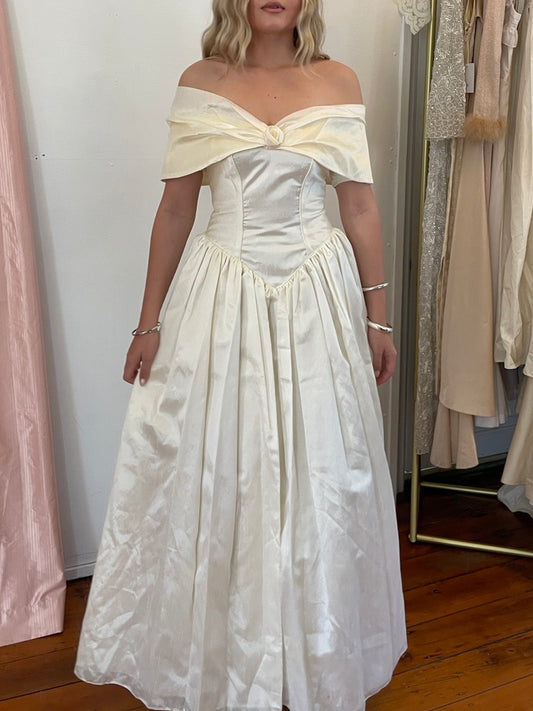Vintage 90s basque waist cream off shoulder gown with bow