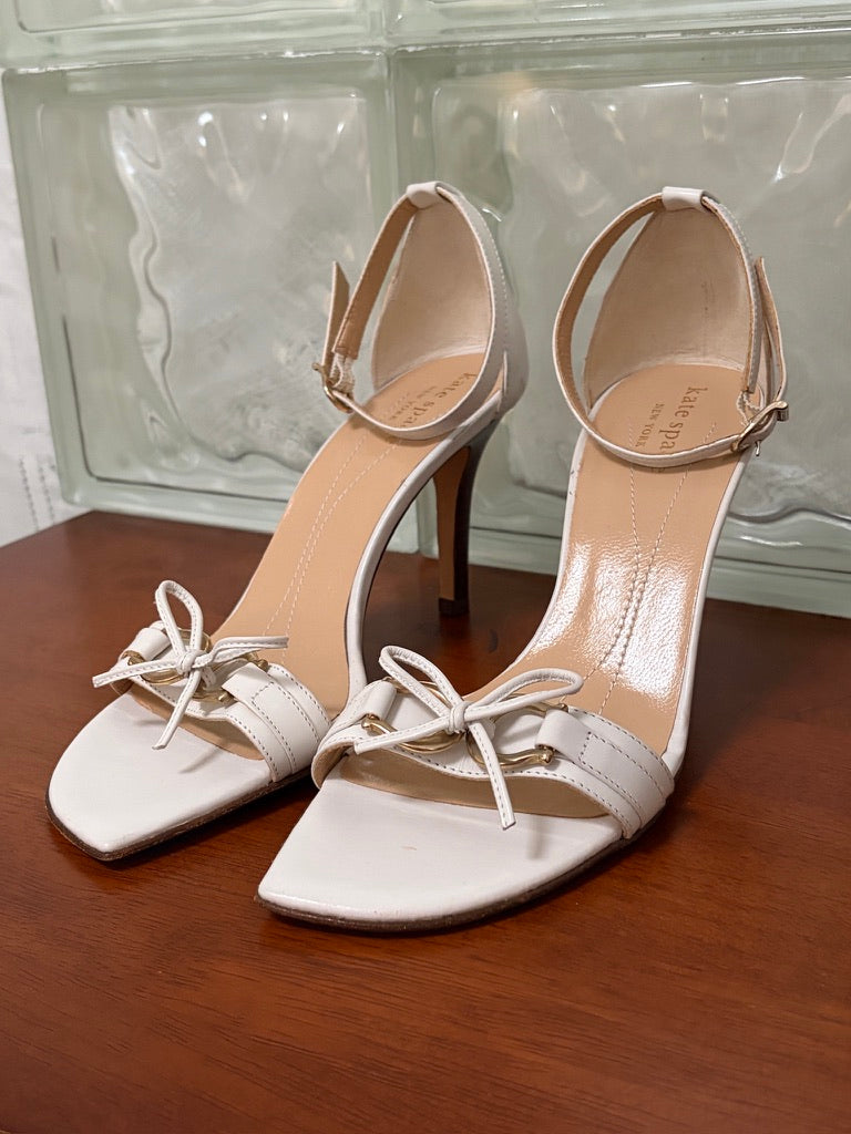 Vintage Kate Spade white leather stiletto heels with bow