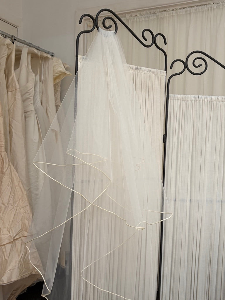 Vintage 90s ivory fingertip veil with thin satin nylon trim