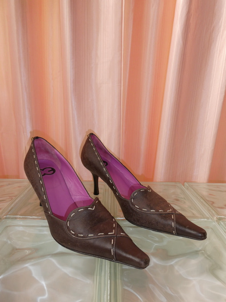 Vintage Escada Pumps with white heart stitching size 40