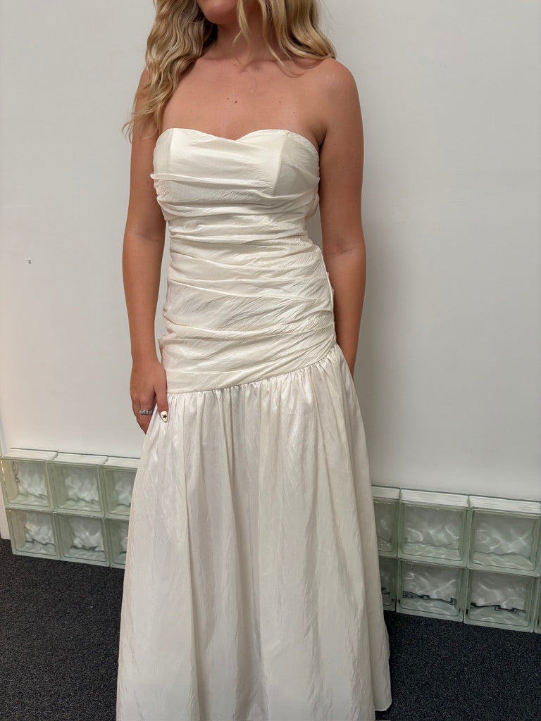 Vintage y2k strapless drop waist asymmetric wedding gown