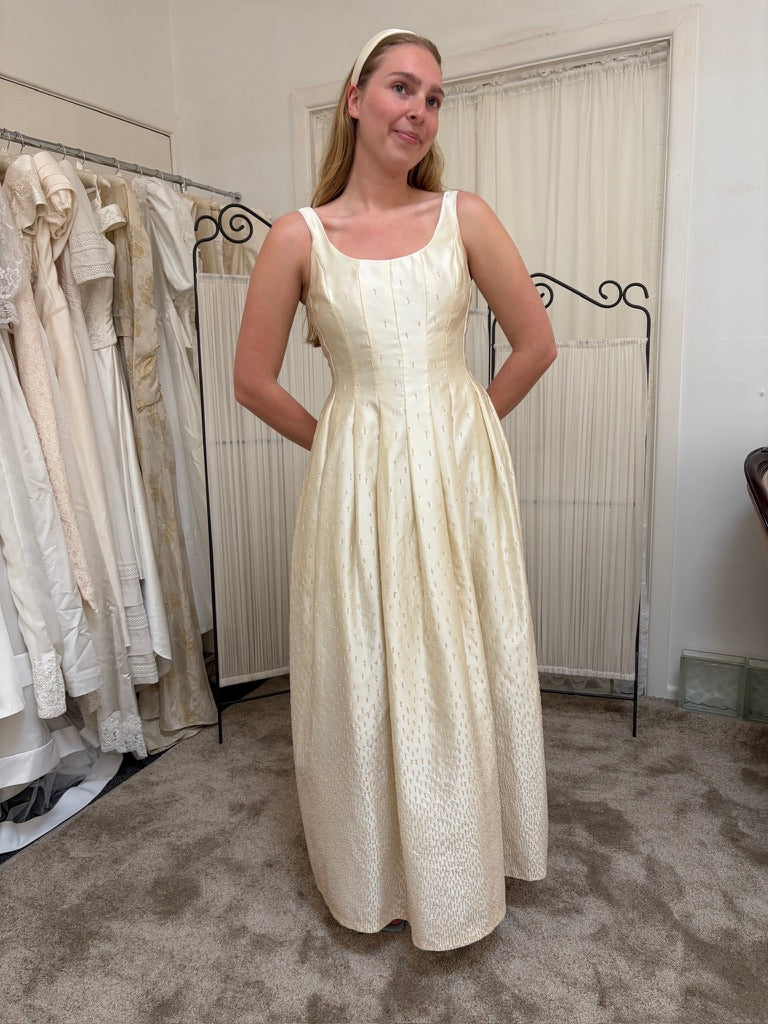 Vintage 90s Alexia Admor cream stain beaded wedding dress