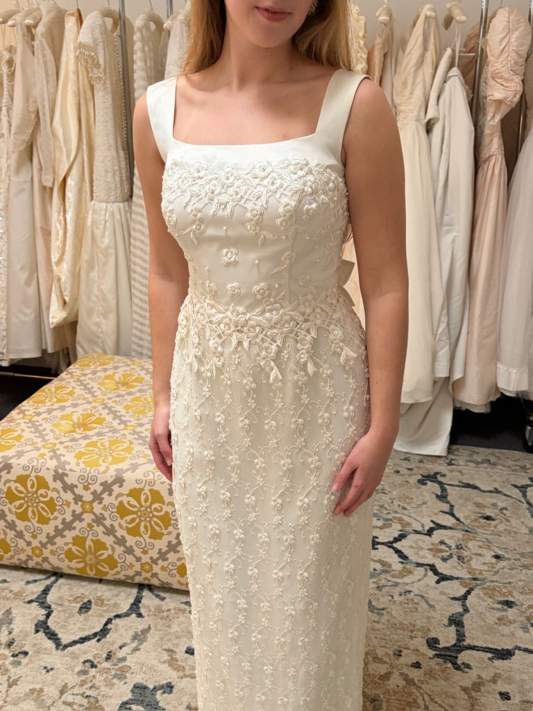 Vintage 00s ivory lacy column wedding dress with detachable train