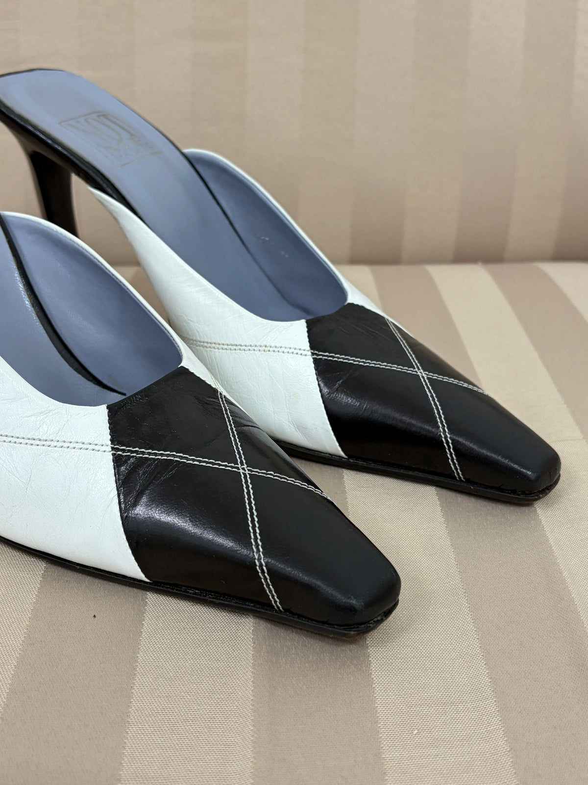 Vintage 90s NMP two tone pointed toe mule heels