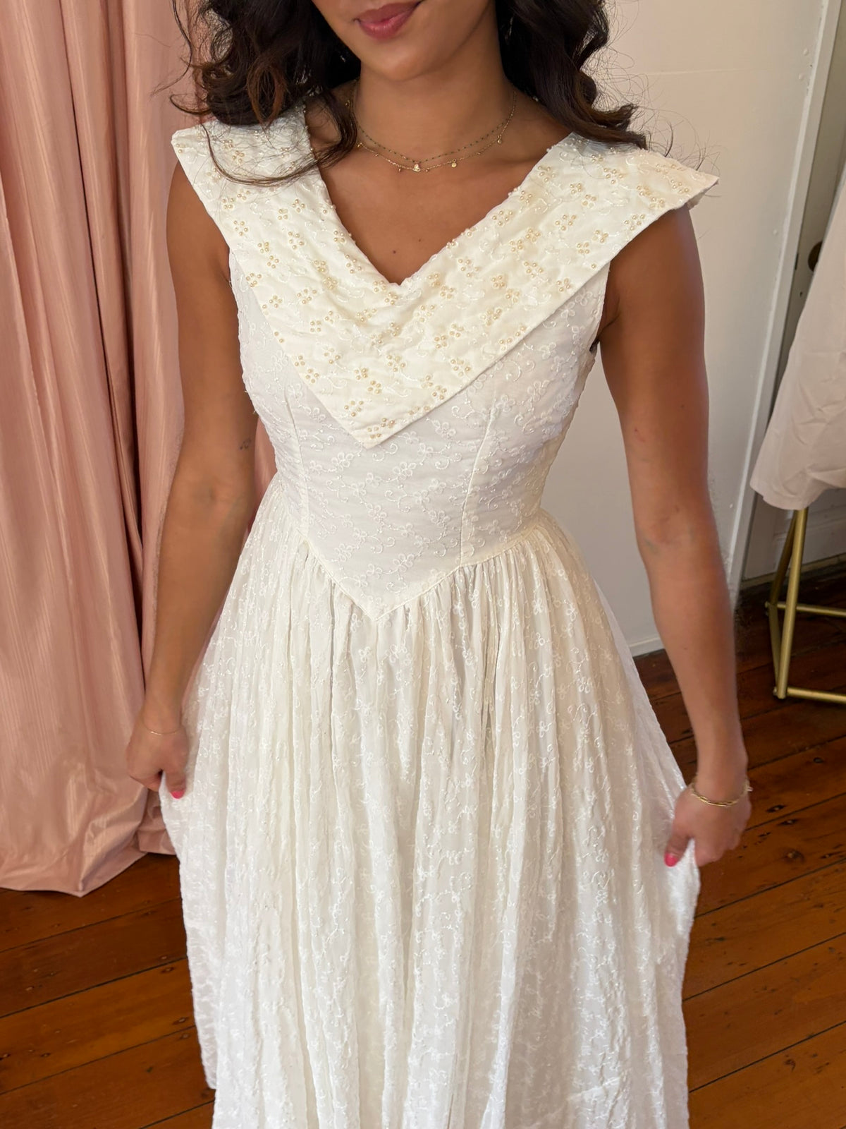 Vintage 50s ivory basque waist wedding dress with dramatic collar