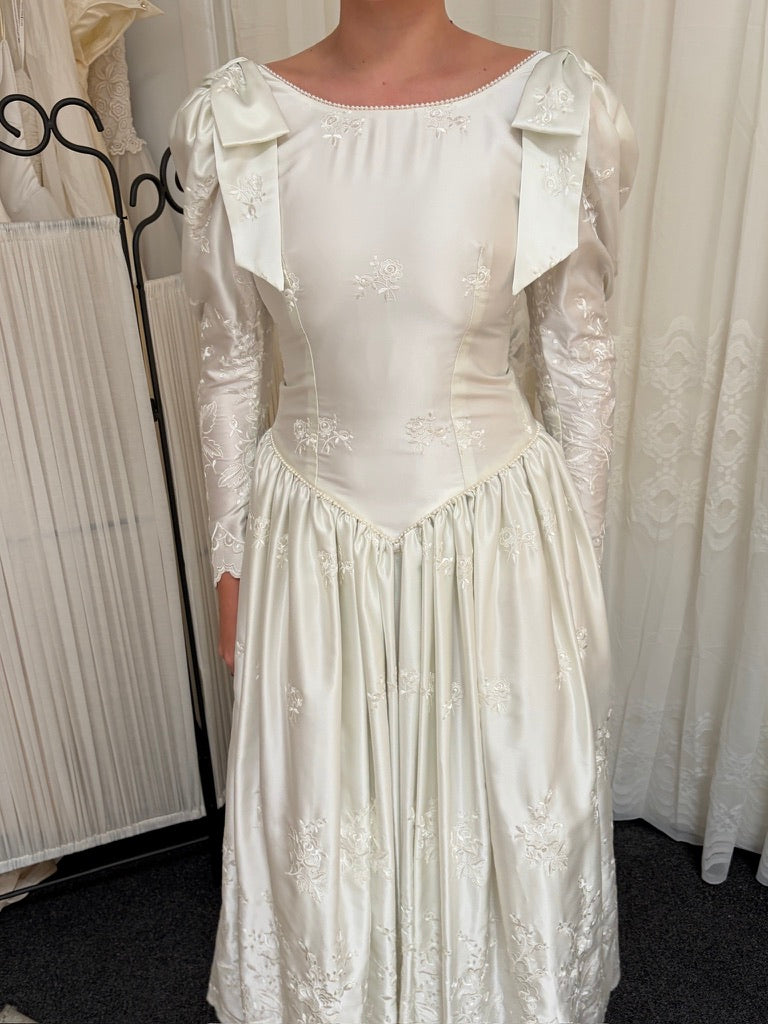 Vintage 80s satin basque waist long sleeve wedding gown with bows