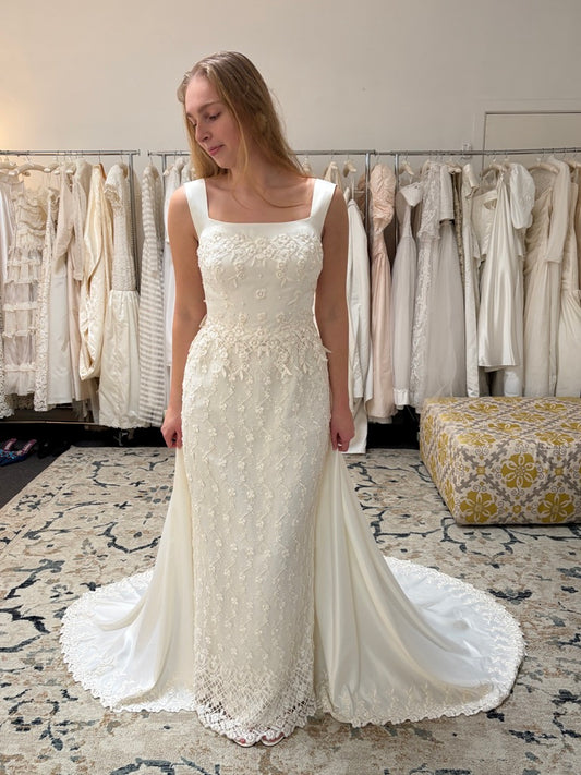 Vintage 00s ivory lacy column wedding dress with detachable train