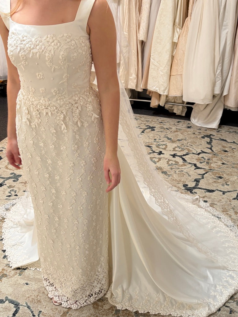 Vintage 00s ivory lacy column wedding dress with detachable train