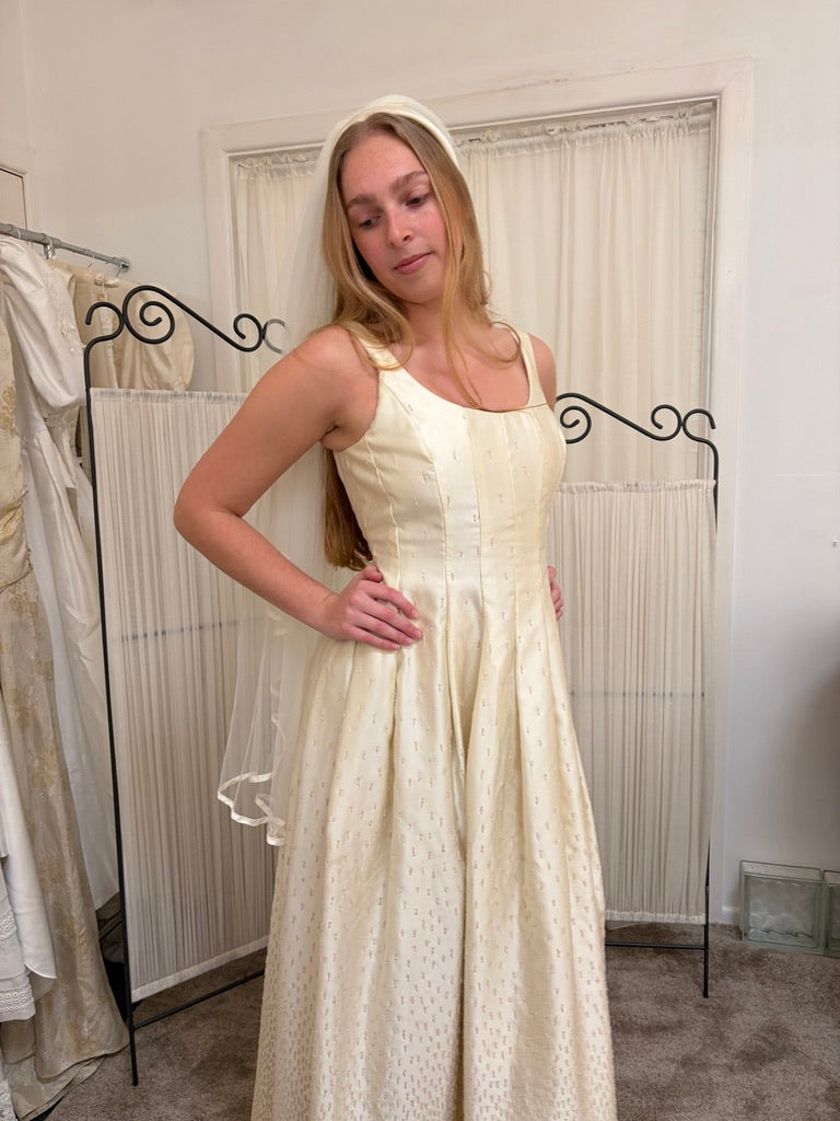 Vintage 90s Alexia Admor cream stain beaded wedding dress