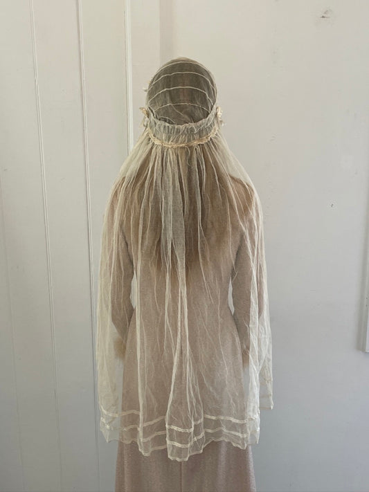 Antique 20s Juliet Cap veil with satin flowers lace trim