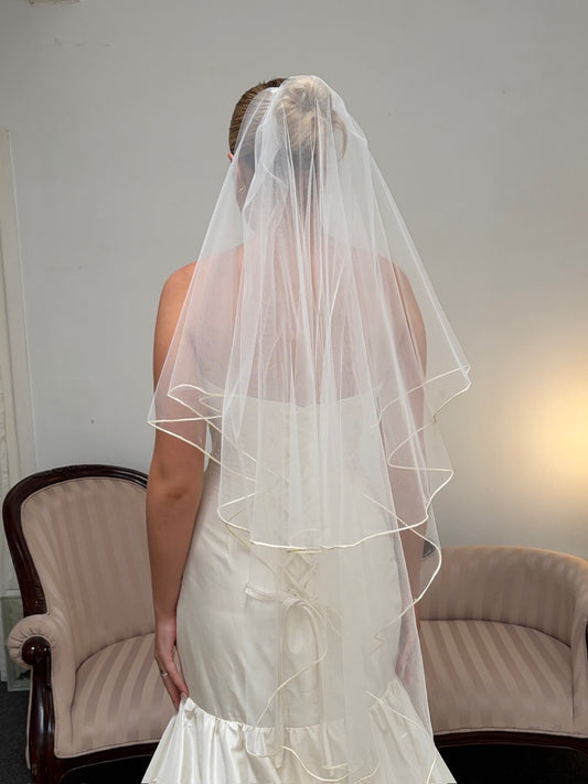 Vintage 90s ivory fingertip veil with thin satin nylon trim