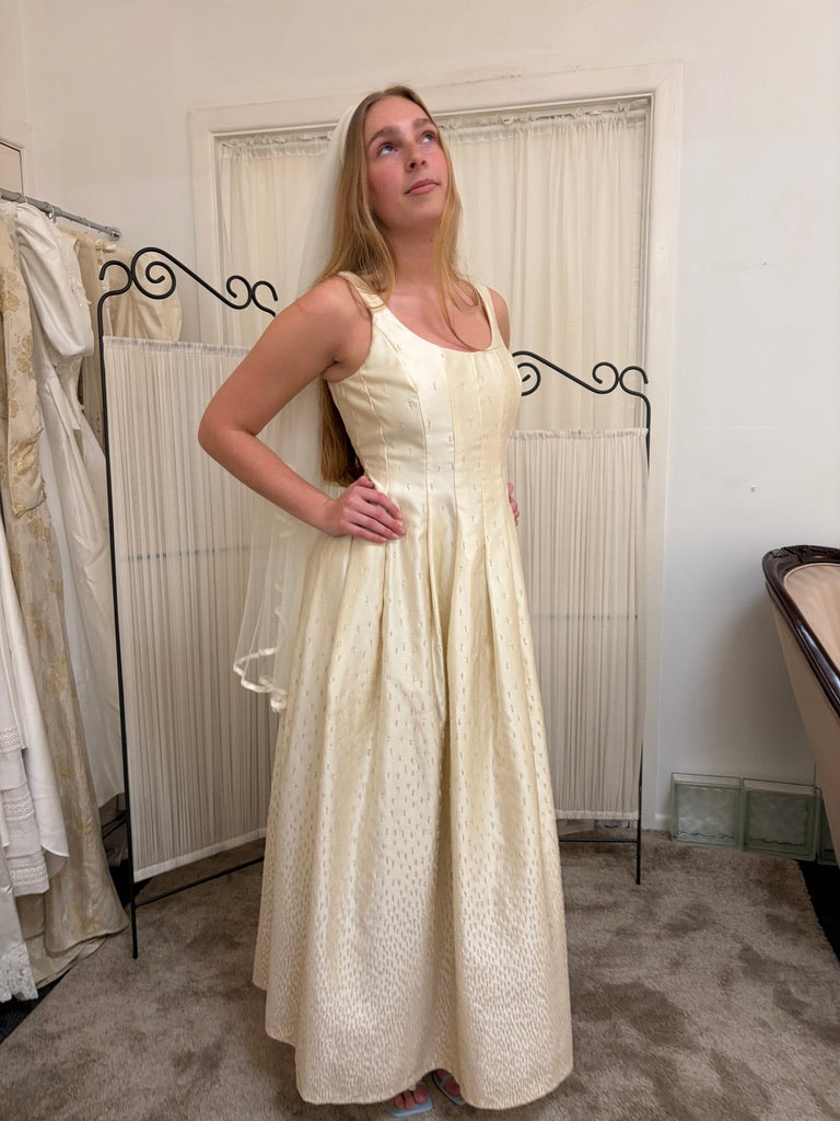Vintage 90s Alexia Admor cream stain beaded wedding dress