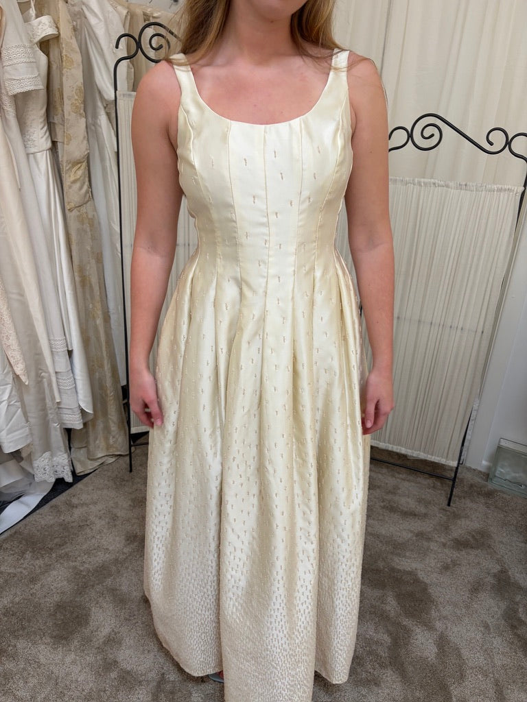 Vintage 90s Alexia Admor cream stain beaded wedding dress