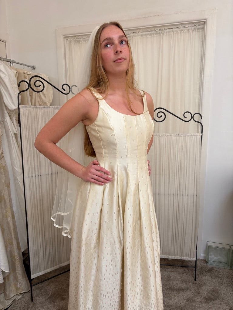 Vintage 90s Alexia Admor cream stain beaded wedding dress