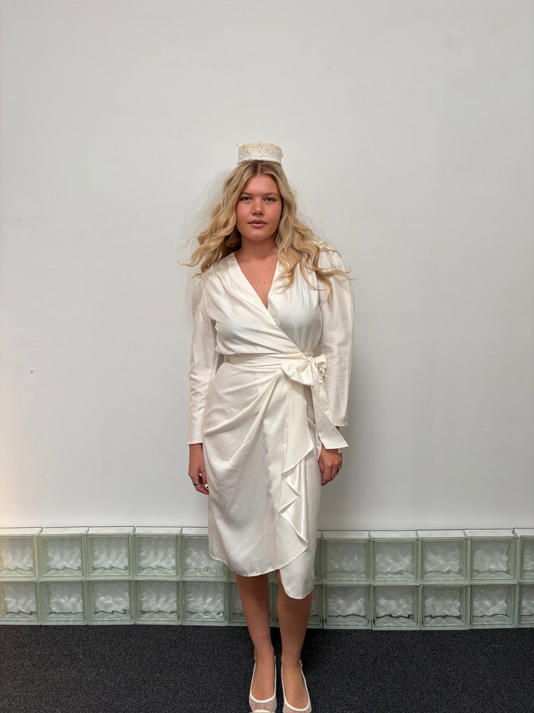 Vintage 80s bridal long sleeve midi dress with bow
