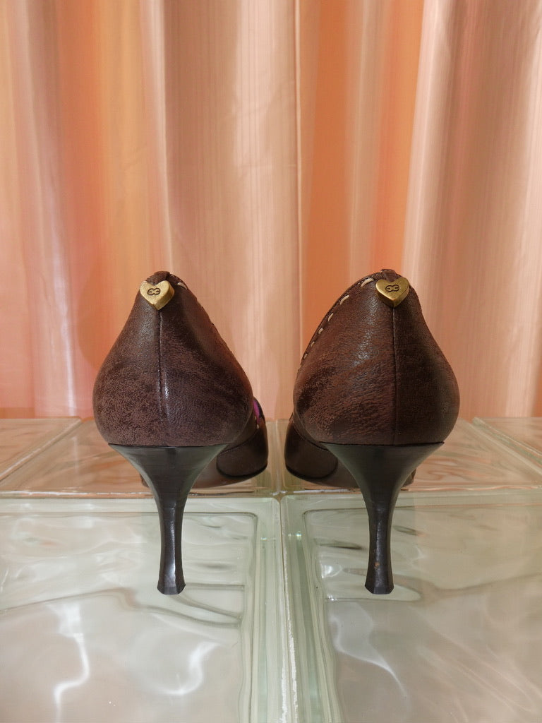 Vintage Escada Pumps with white heart stitching size 40