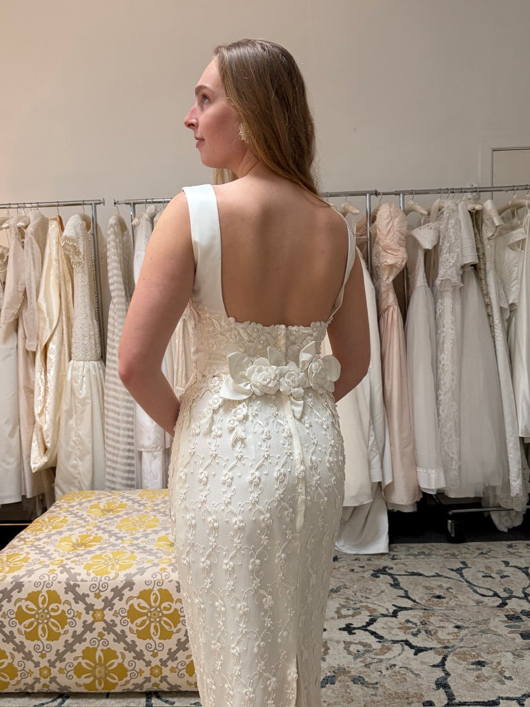 Vintage 00s ivory lacy column wedding dress with detachable train