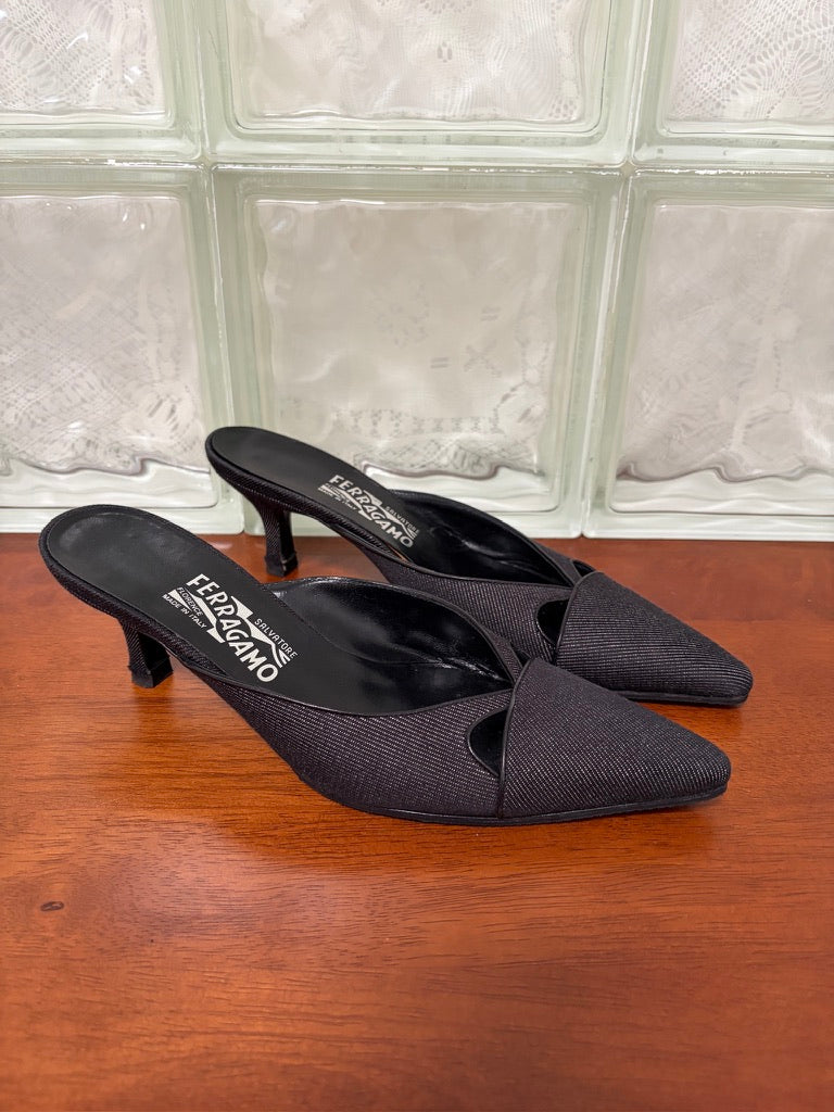 Vintage Salvatore Ferragamo denim pointed toe kittel heels