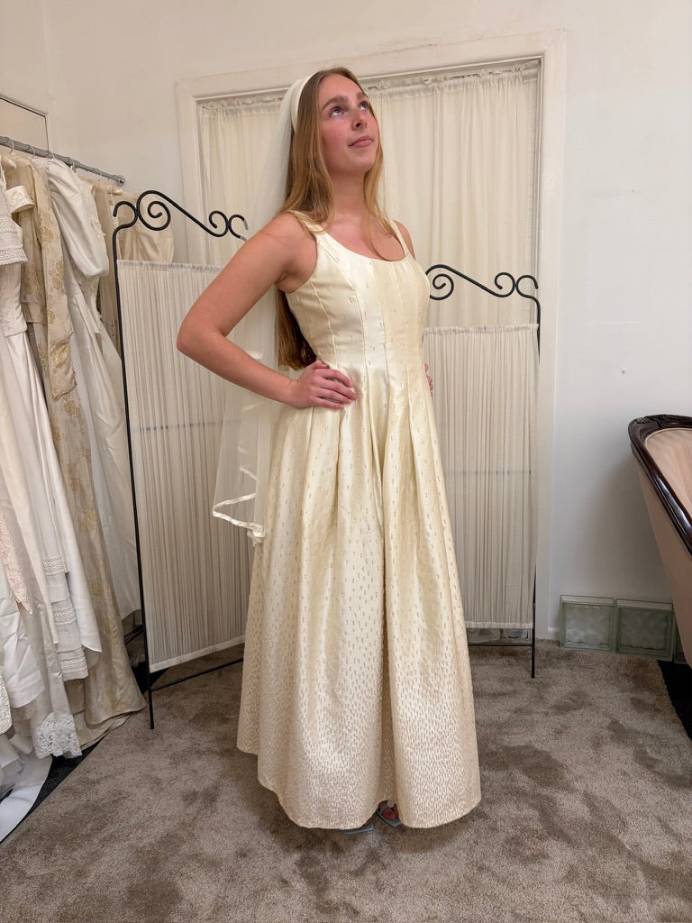 Vintage 90s Alexia Admor cream stain beaded wedding dress