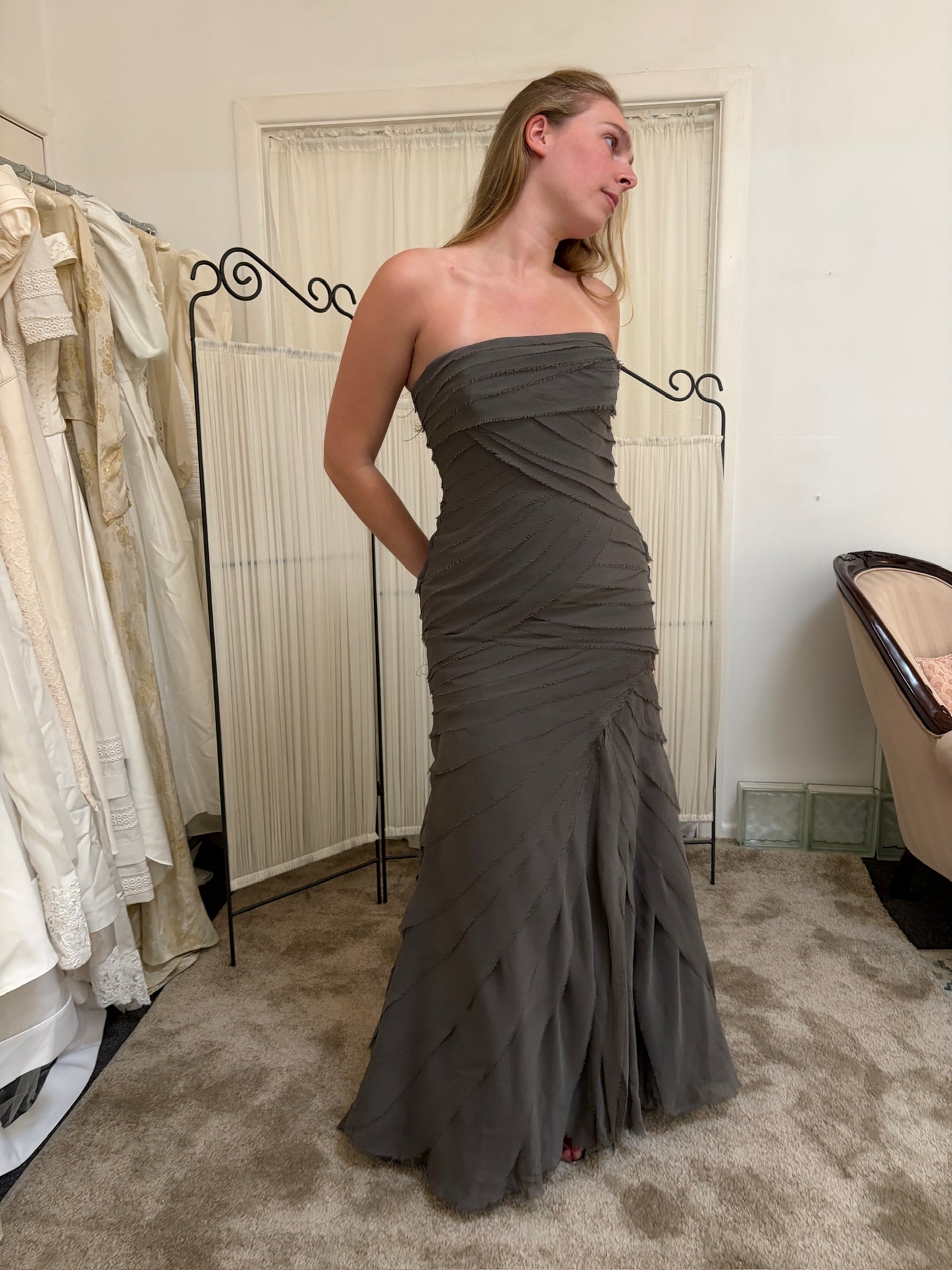 Vintage 2011 Vera Wang charcoal tiered strapless evening gown