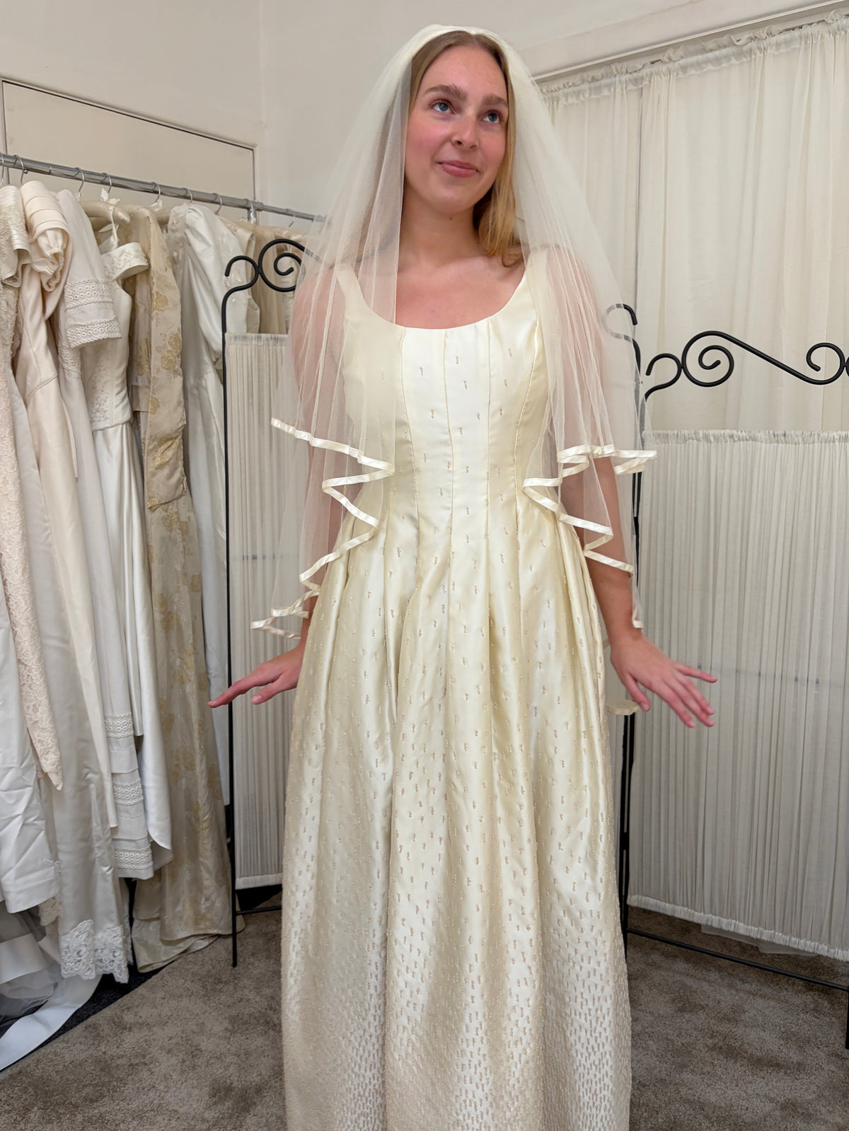 Vintage 90s Alexia Admor cream stain beaded wedding dress