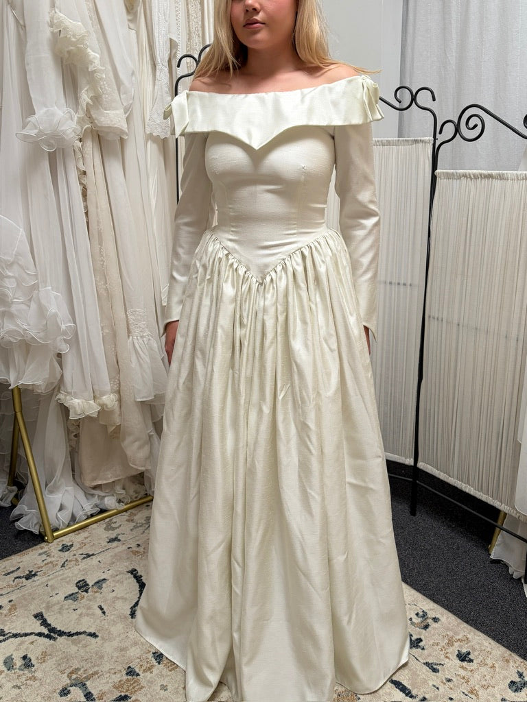 Vintage 90s basque waist off shoulder long sleeve wedding dress with bows
