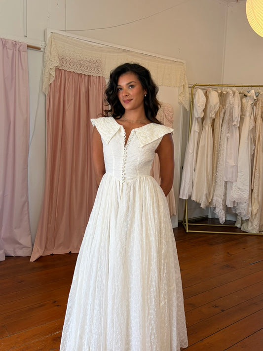 Vintage 50s ivory basque waist wedding dress with dramatic collar