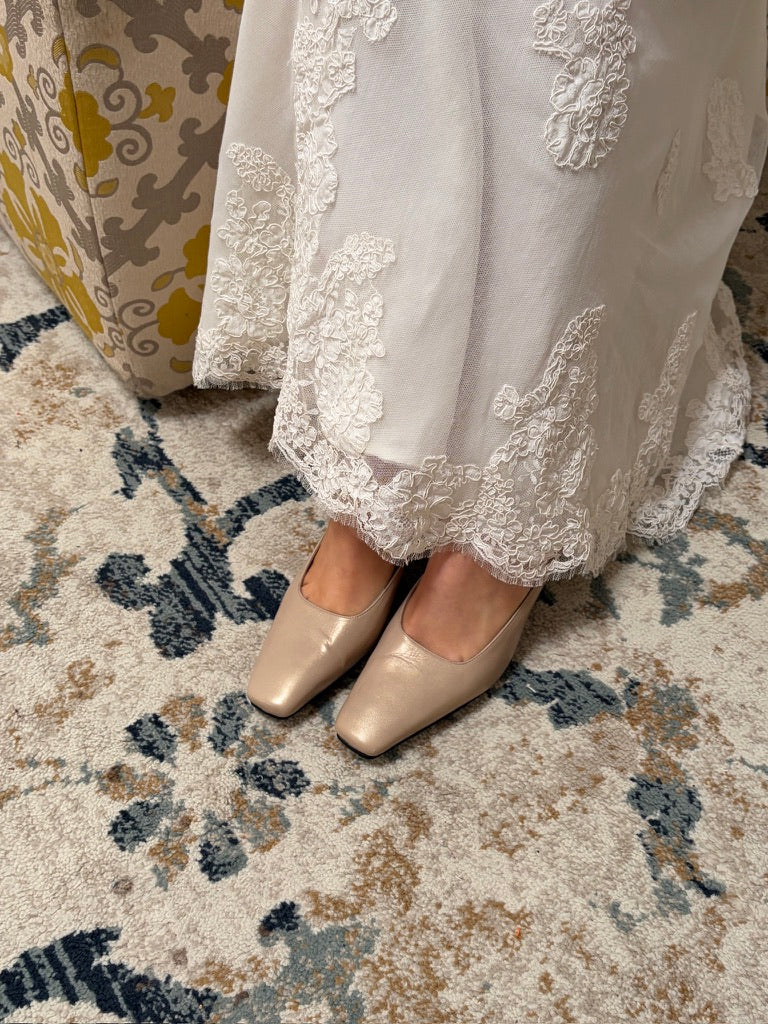 Vintage 90s Stuart Weitzman champgne square toe kitten heels