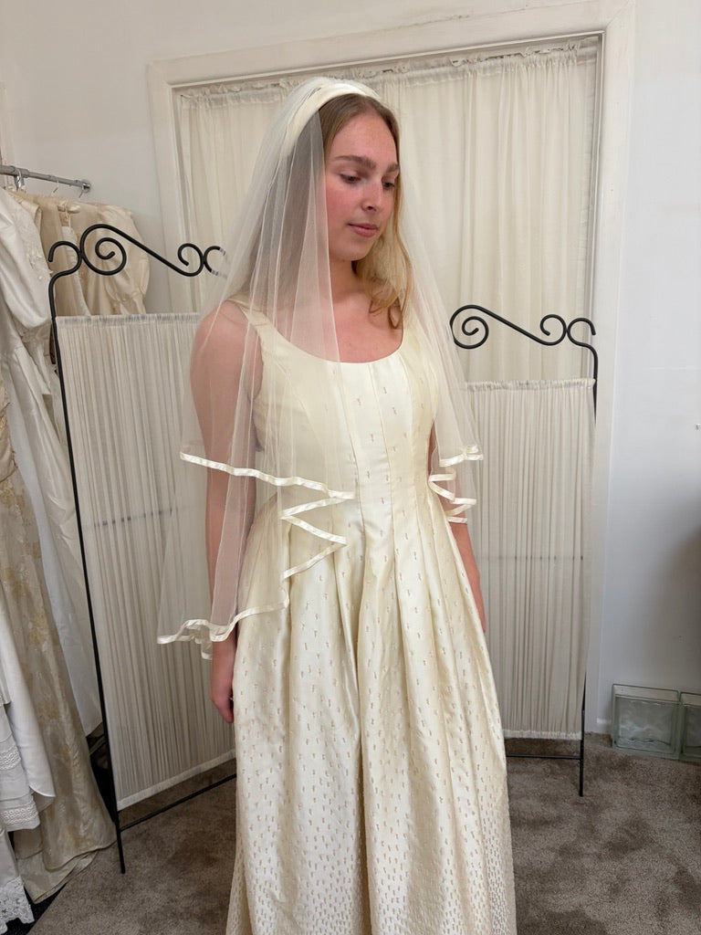 Vintage 90s Alexia Admor cream stain beaded wedding dress
