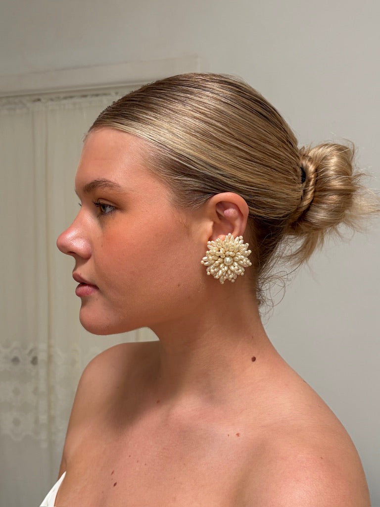 Vintage 80s statement pearl cluster clip on earrings