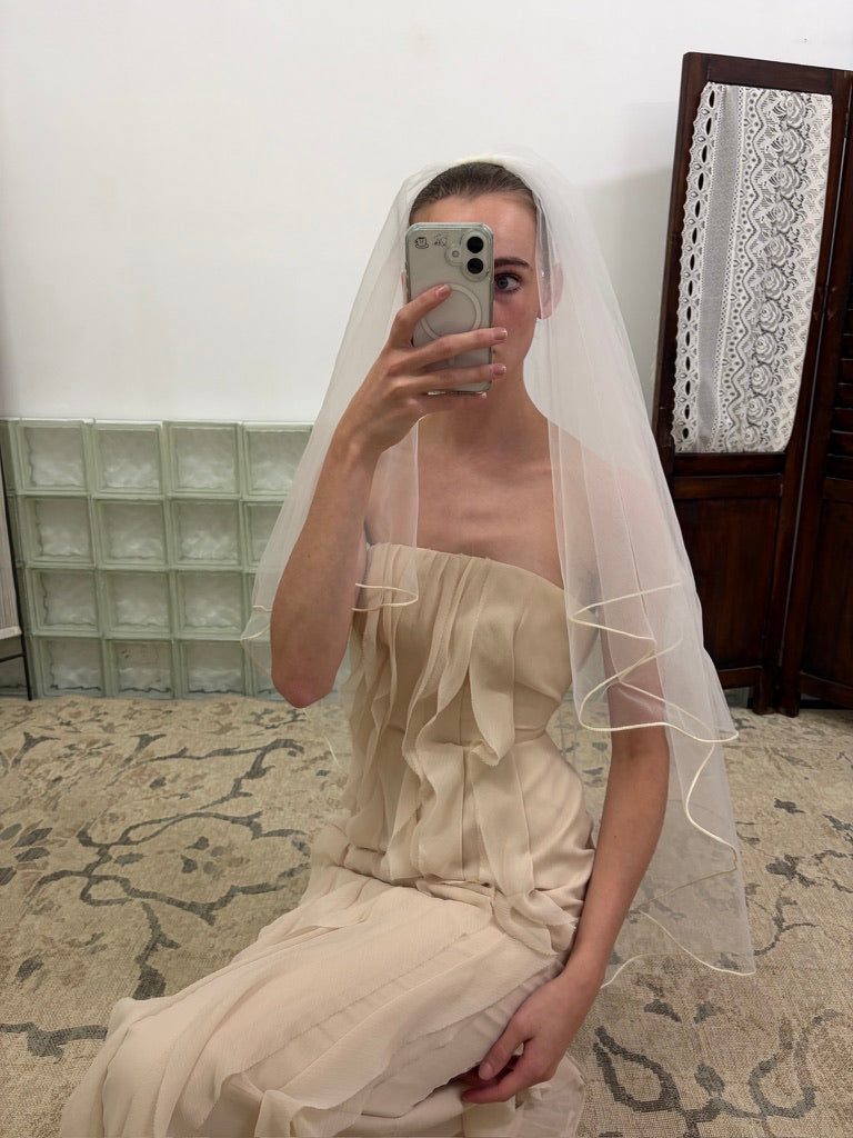 Vintage 90s ivory fingertip veil with fine satin trim