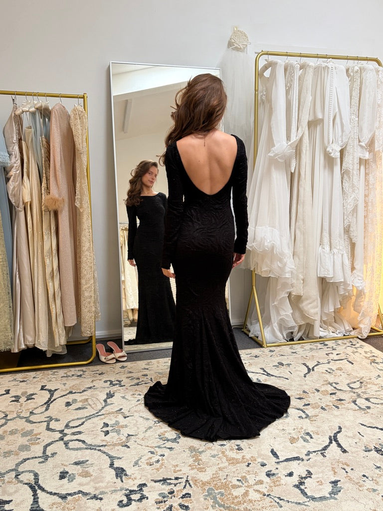 Vintage 90s black long sleeve backless evening gown with train