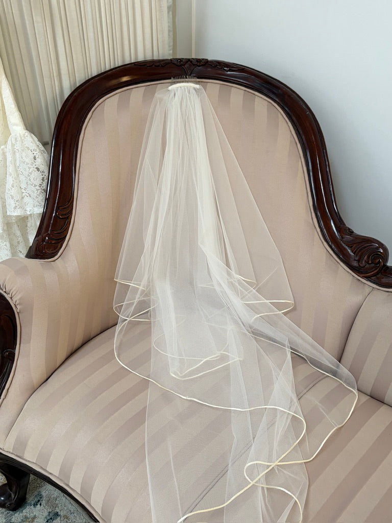 Vintage 90s ivory fingertip veil with thin satin nylon trim