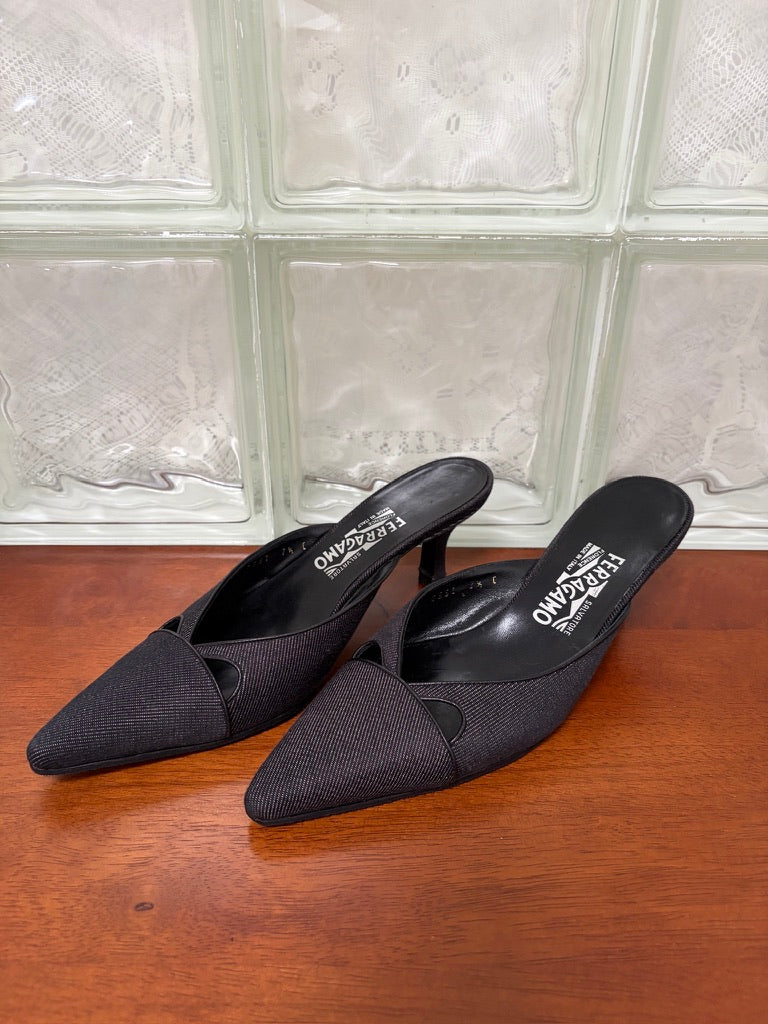 Vintage Salvatore Ferragamo denim pointed toe kittel heels