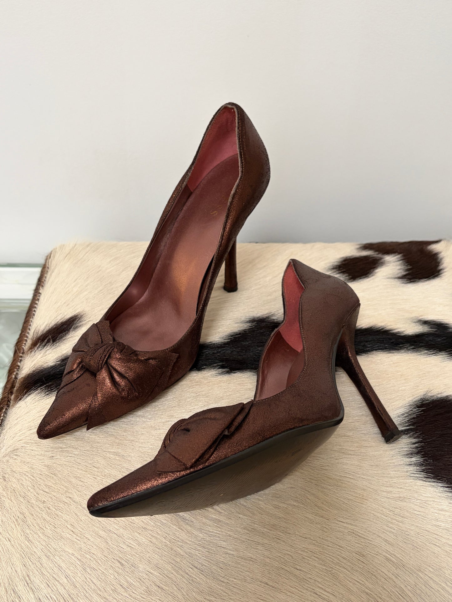 Vintage y2k bronze pointed toe heels with bow